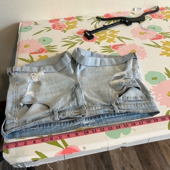 Old Navy boyfriend size 16 light wash denim distressed shorts - Picture 9 of 9